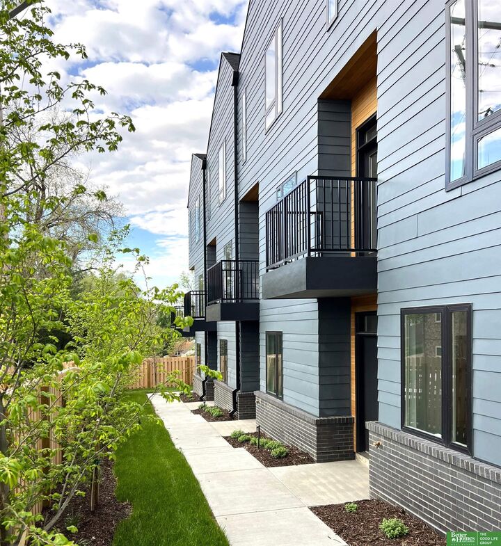 Property Photo:  5321 Elmwood Plaza  NE 68106 