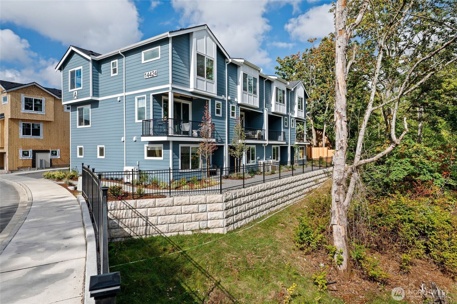 Property Photo: 14424 Madison Way G5 WA 98087