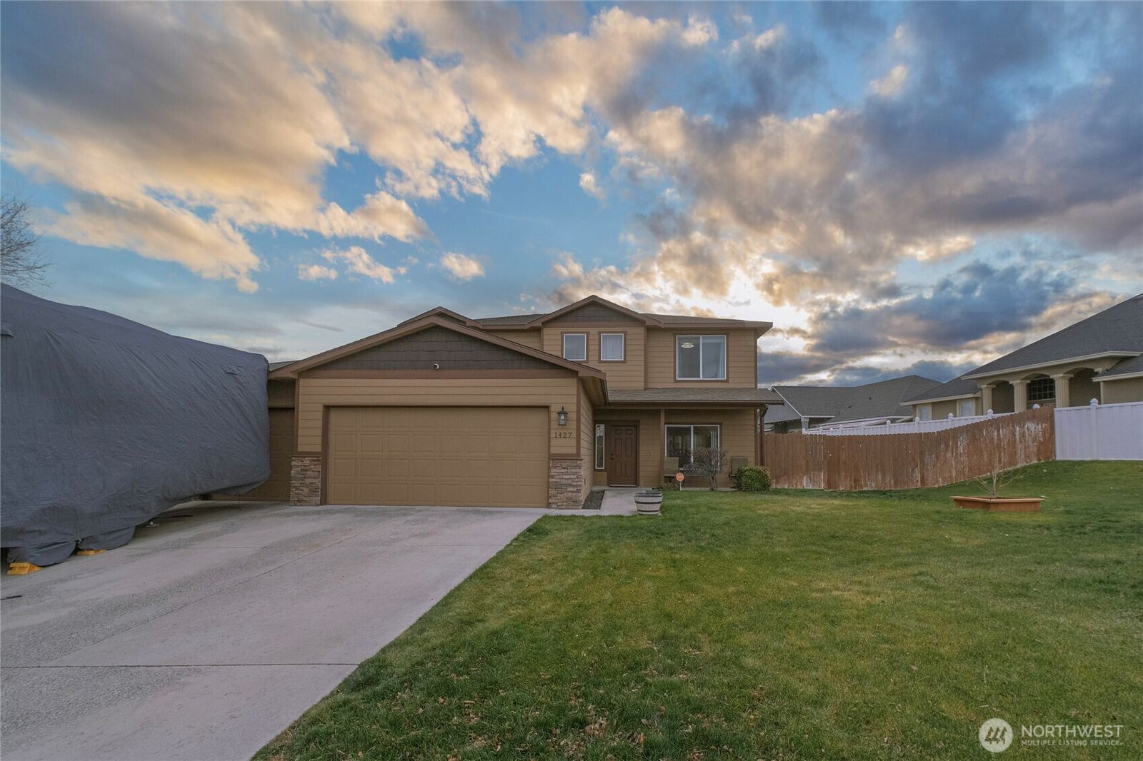 Property Photo:  1427  W Century St  WA 98837 