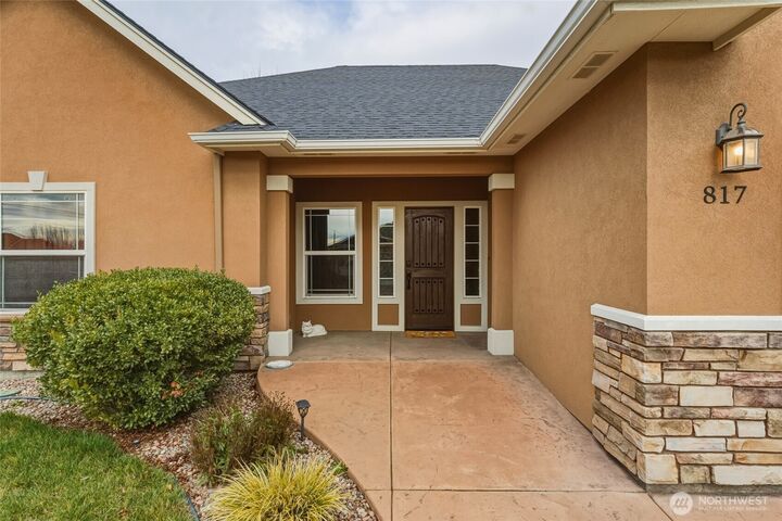 Property Photo:  817 NE Bunky Lane  WA 99324 