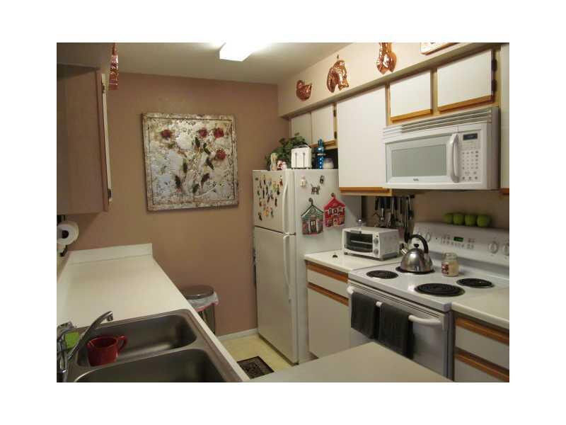 Property Photo:  2622 NW 33rd Street 2002  FL 33309 