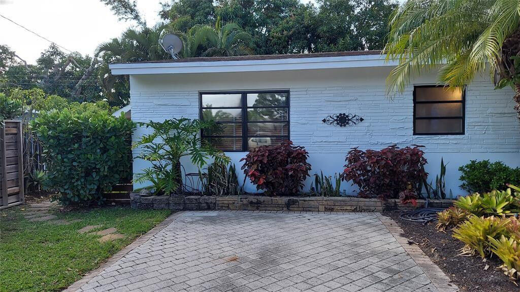 Property Photo:  2805 NE 16th Avenue  FL 33334 