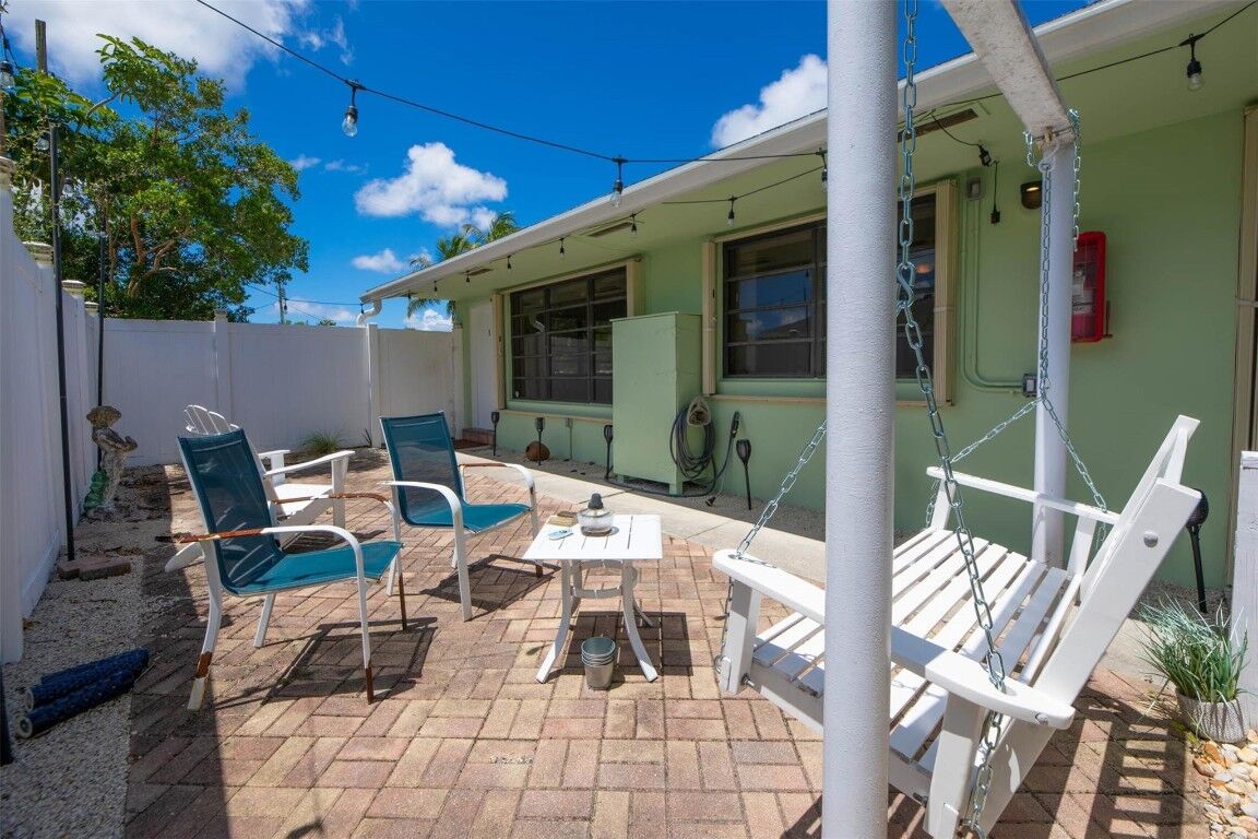 Property Photo:  805 NE 40th Street 3  FL 33334 