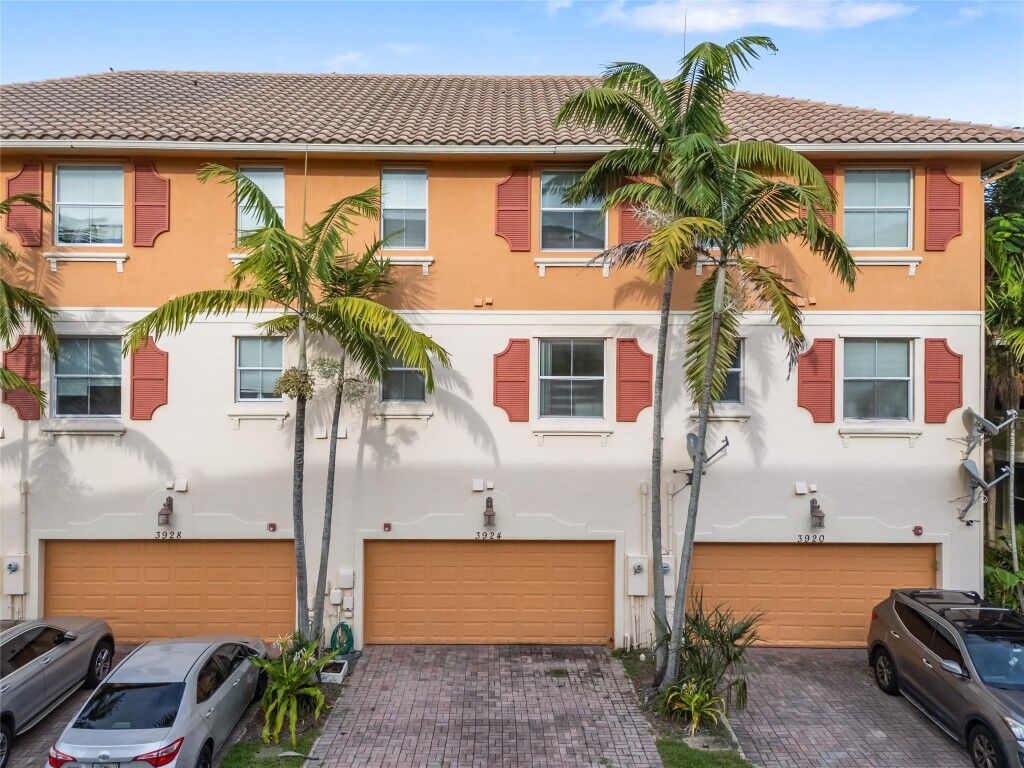 Property Photo:  3924 Laurel Lane 3924  FL 33073 