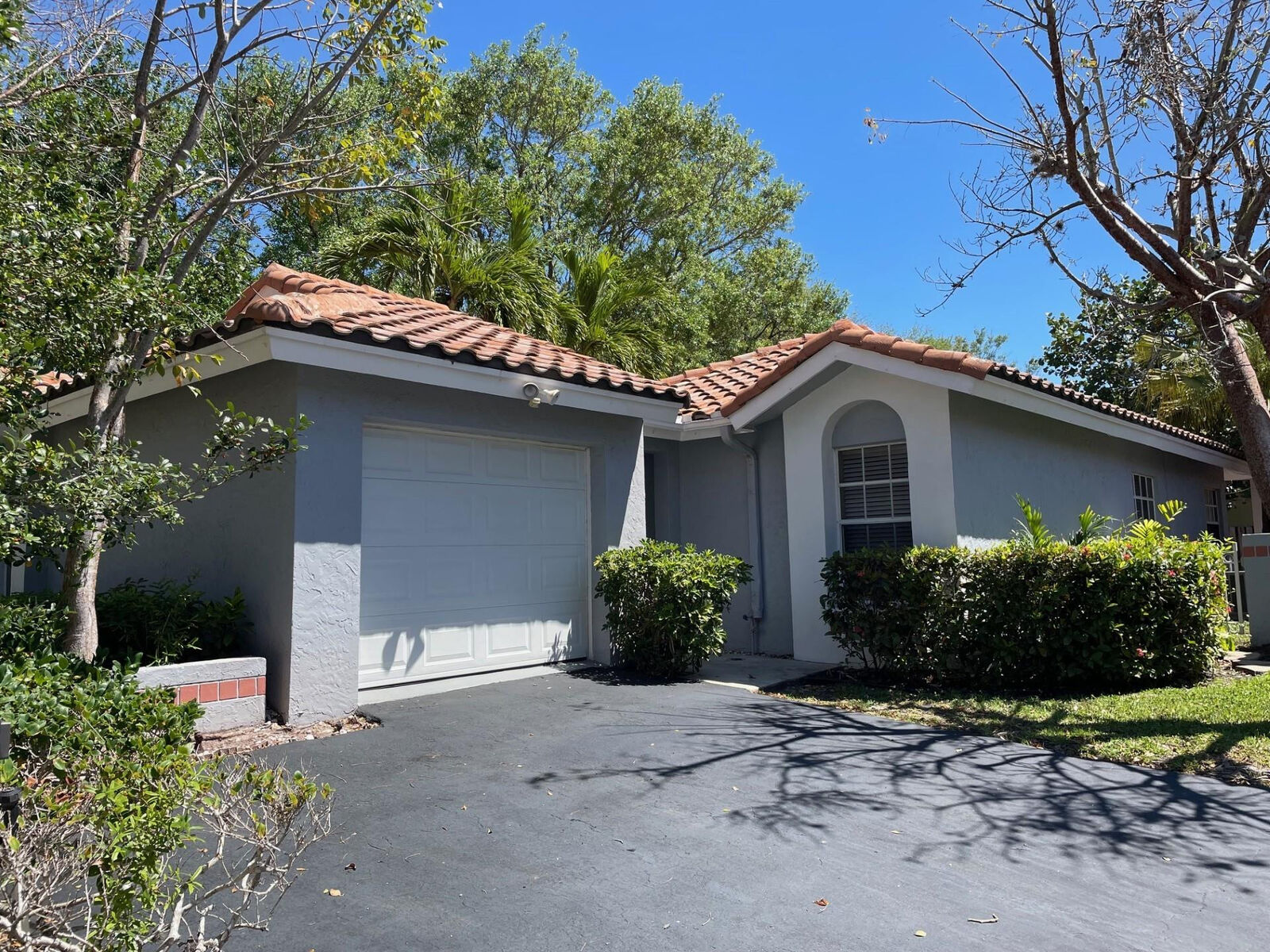 Property Photo:  1356 Seagrape Circle  FL 33326 