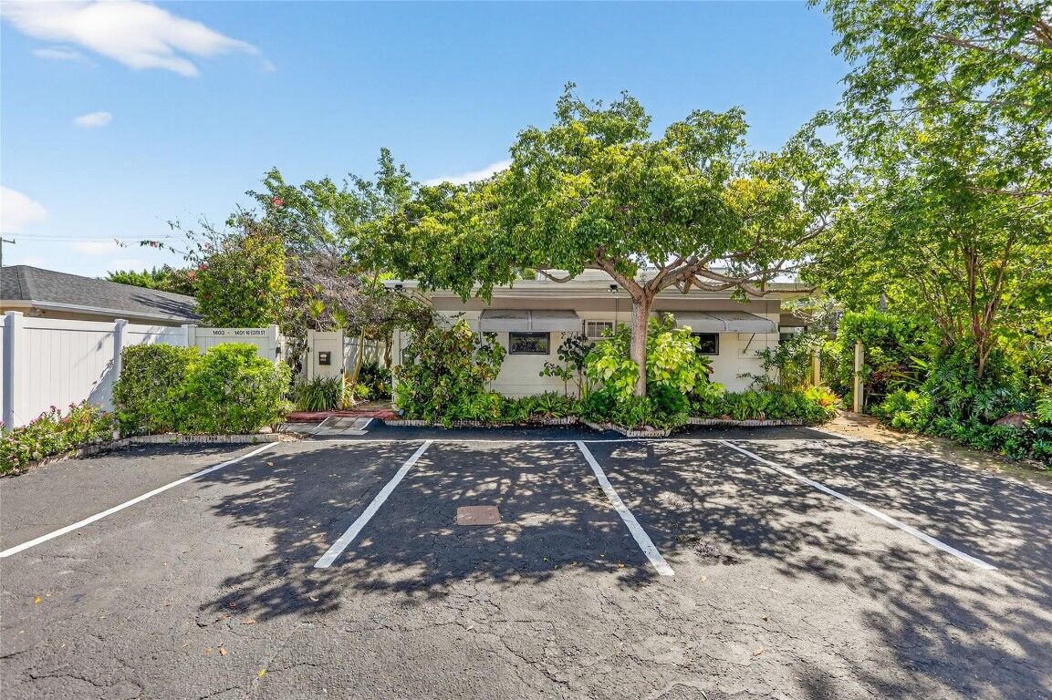Property Photo: 1401-1403 NE 13th Street FL 33304