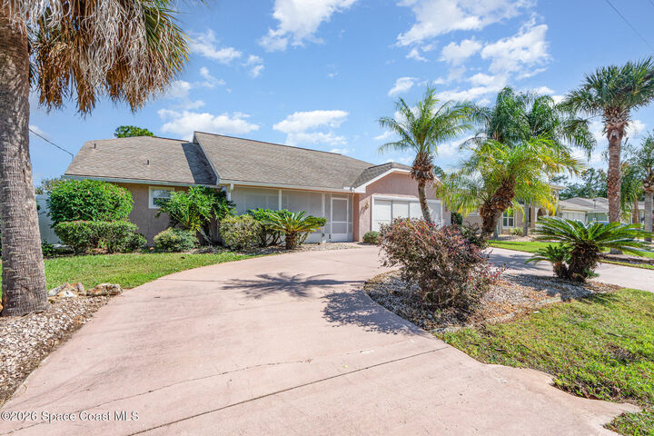 Property Photo: 156 Beachway Drive FL 32137