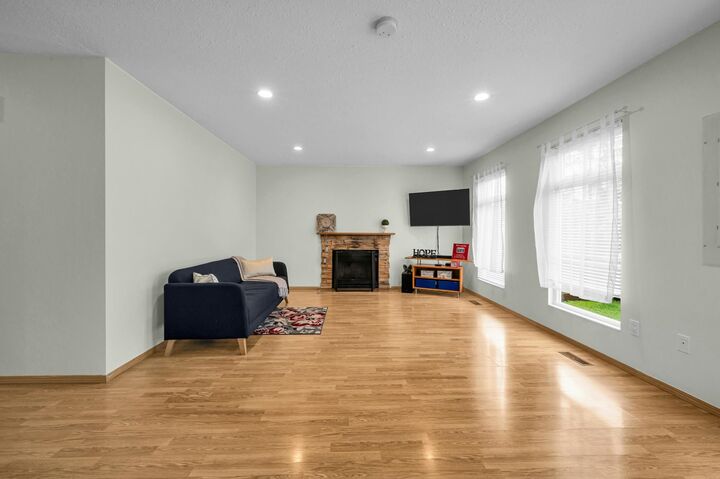Property Photo:  773 Prairie Avenue  BC V3B 1R9 