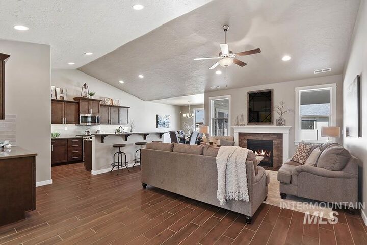 Property Photo: 431 Loan Oak St. Lot 6 Block 2 ID 83644