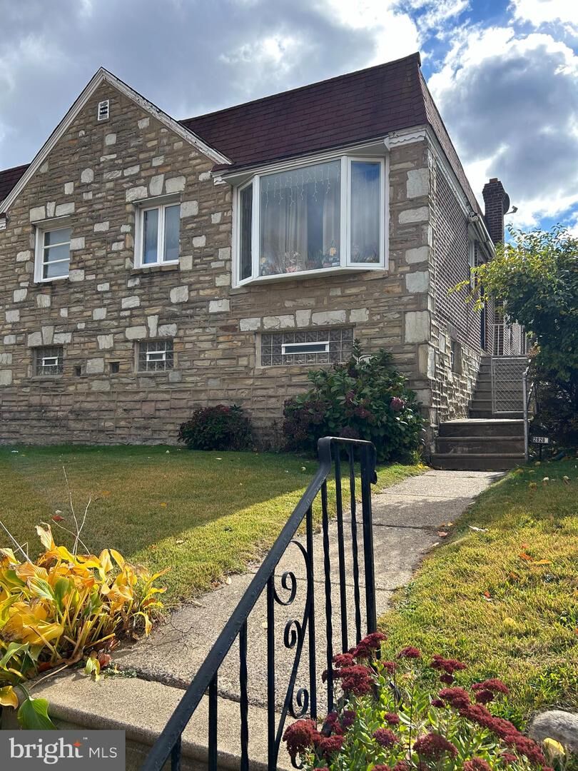 Property Photo:  2828 Holme Avenue  PA 19152 