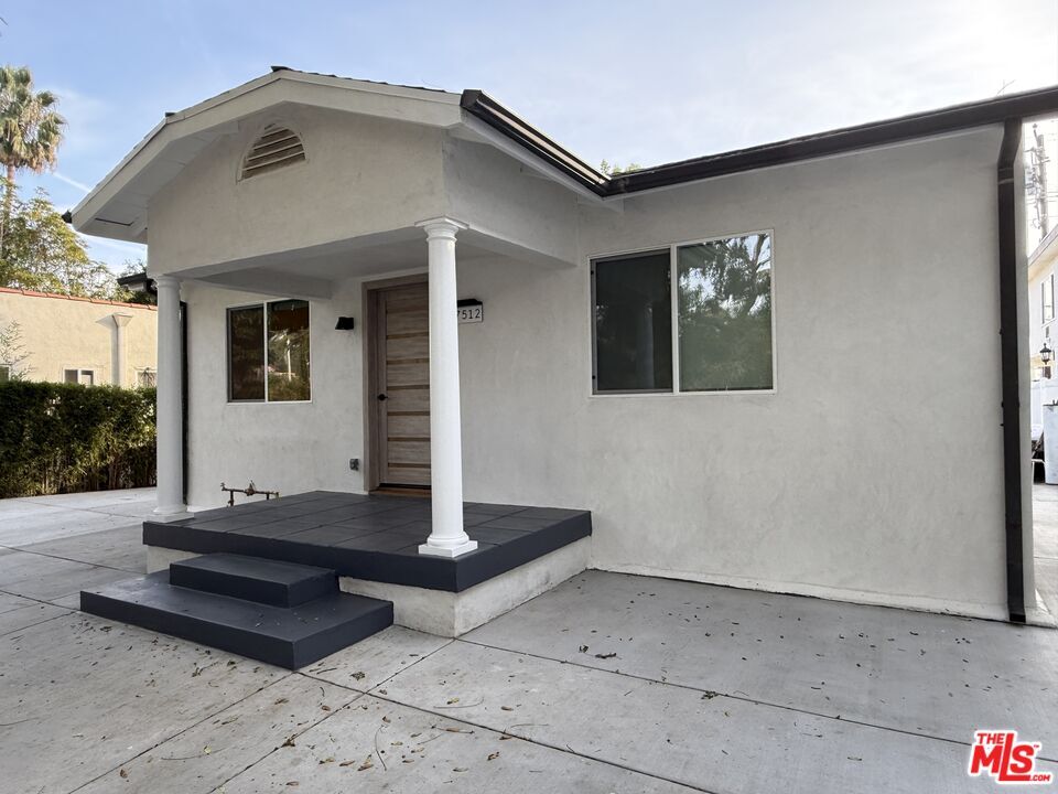 Property Photo:  7512 Norton Ave  CA 90046 