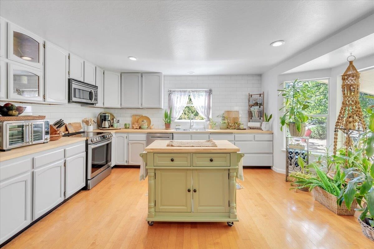 Property Photo:  18475 E Hershey Rd  CA 95379 