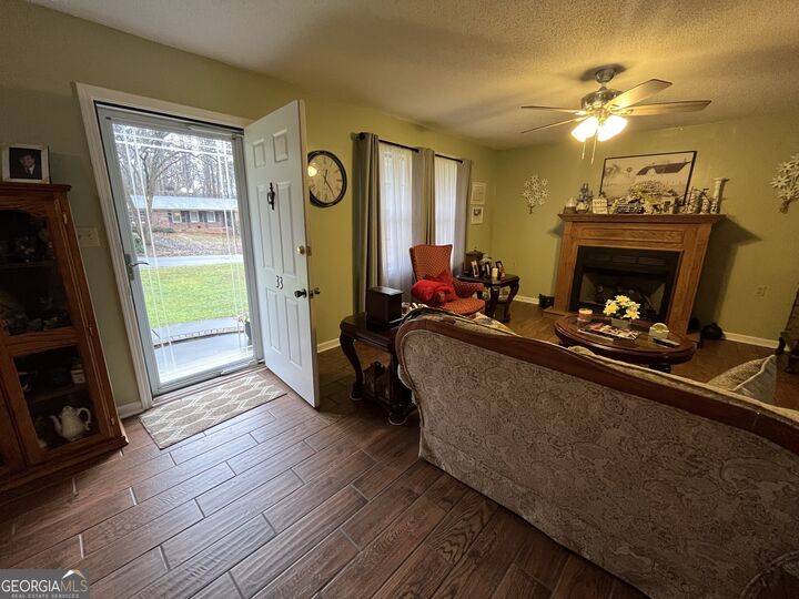 Property Photo: 33 E Kenora Drive SW GA 30165