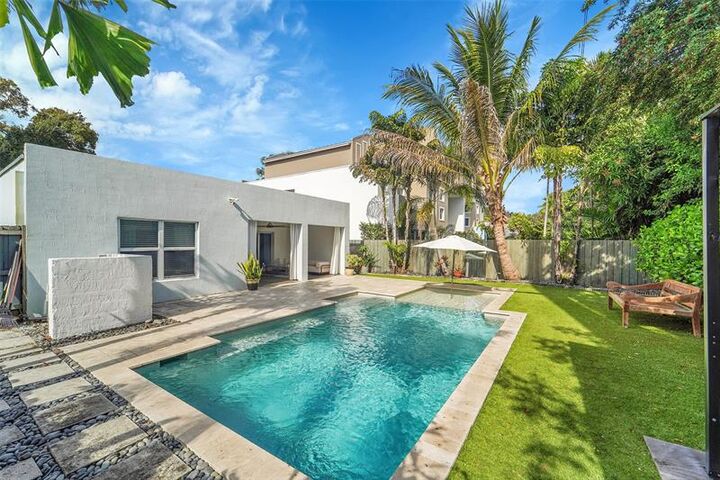 Property Photo:  1224 NE 12th Av  FL 33304 