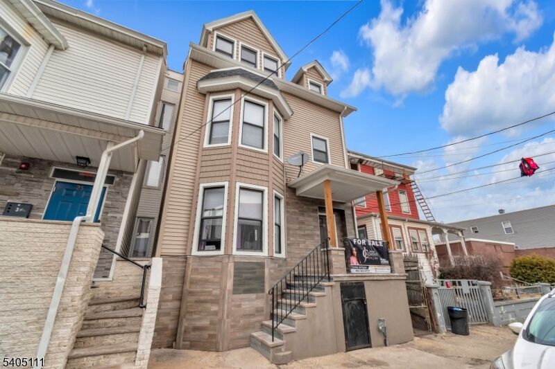 Property Photo:  25 Oak St 25  NJ 07501 