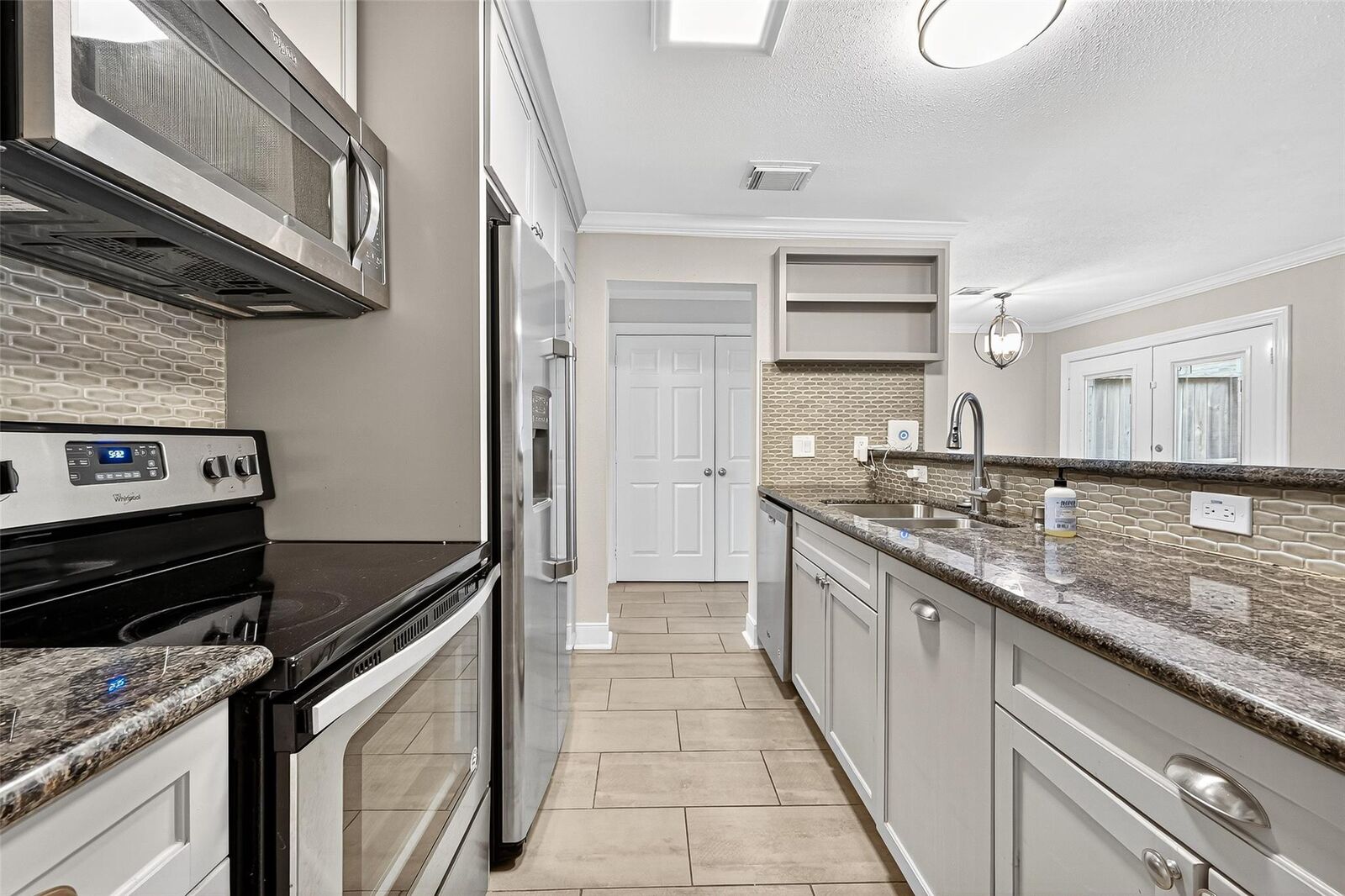 Property Photo: 711 Worthshire Street TX 77008