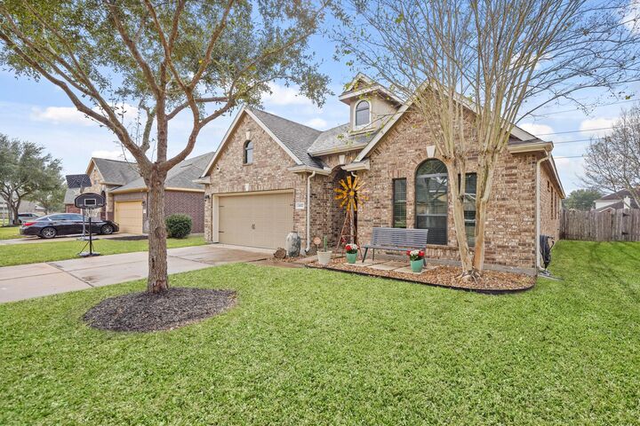 Property Photo:  2027 Wembley Way  TX 77471 