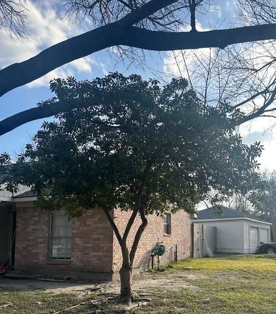 Property Photo:  2102 Round Lake Drive  TX 77077 