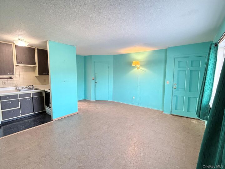 Property Photo:  881 Albany Post Road 21  NY 12561 