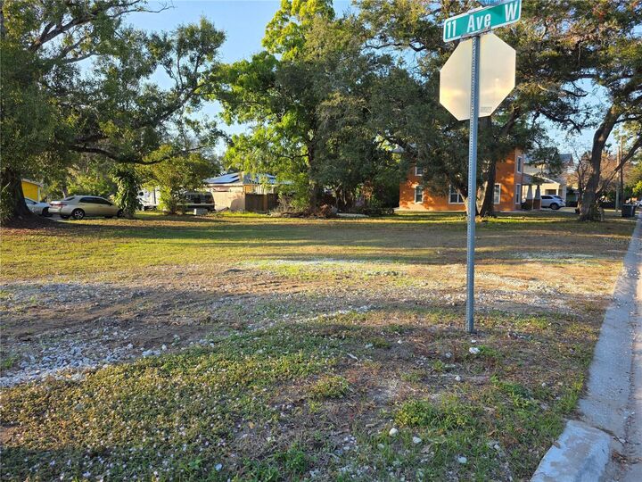 Property Photo:  1022 7th Street Court W  FL 34205 