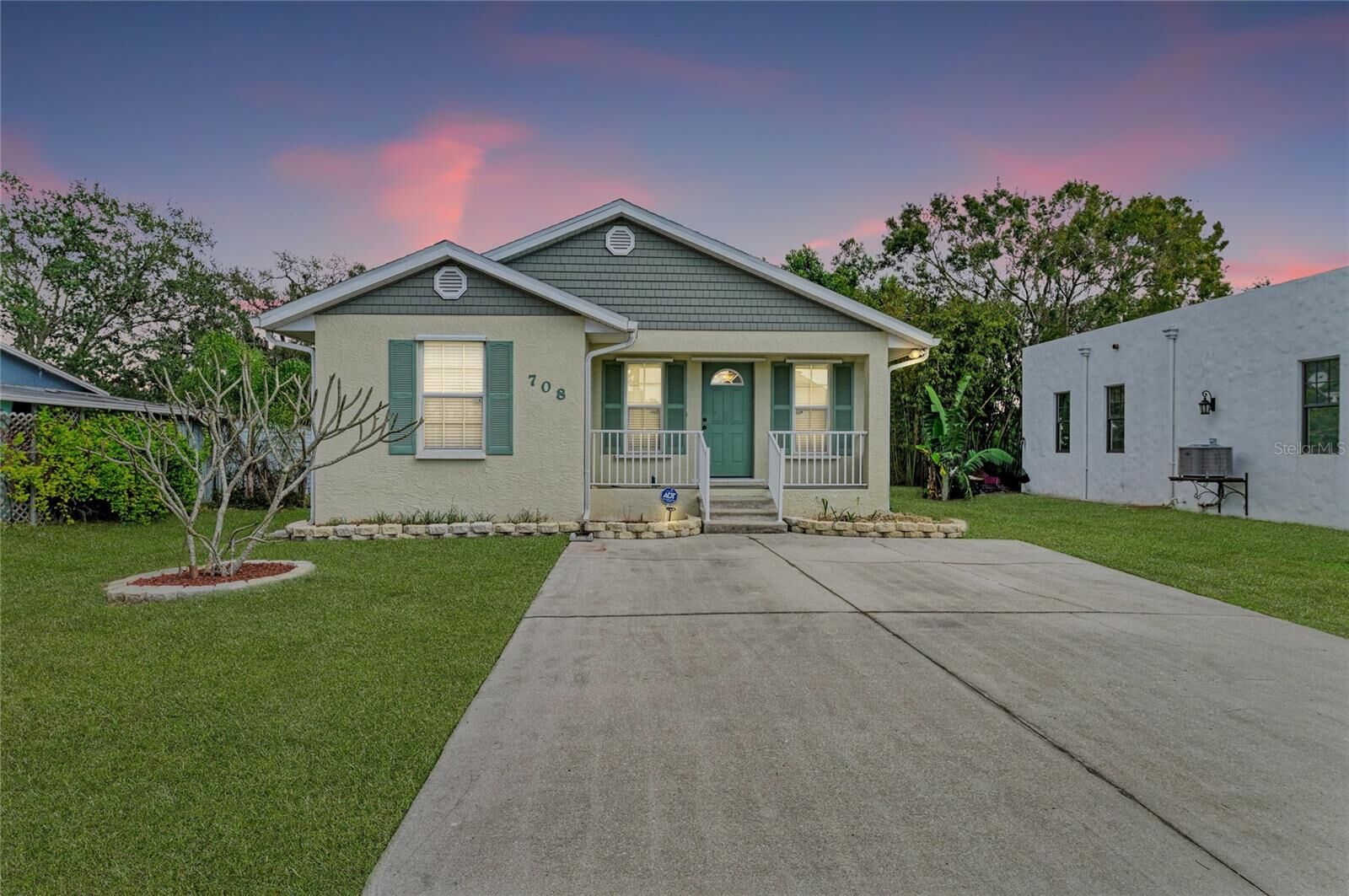 Property Photo:  708 Manatee Avenue  FL 34222 