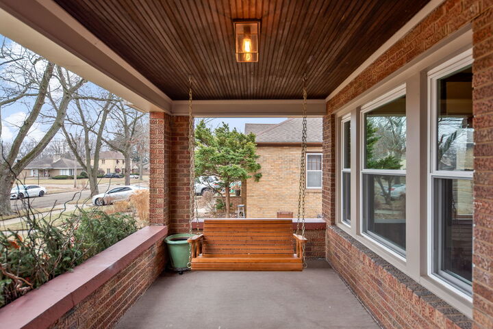 Property Photo:  1065 S Poplar Avenue  IL 60901 