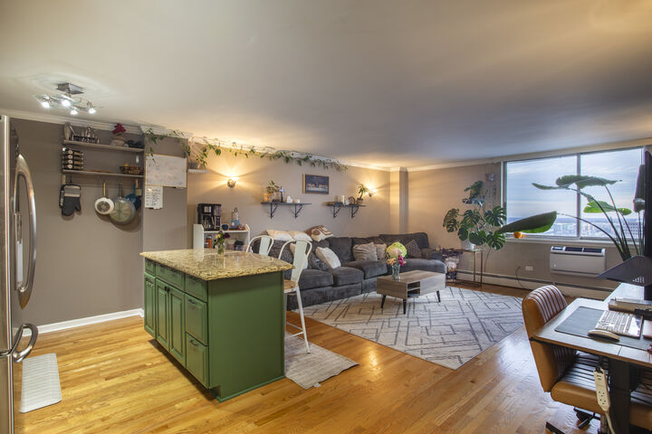 Property Photo:  20 N Tower Road 12J  IL 60523 