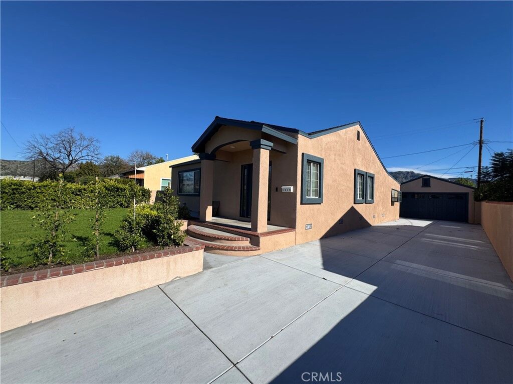 Property Photo:  2210 N Buena Vista  CA 91504 