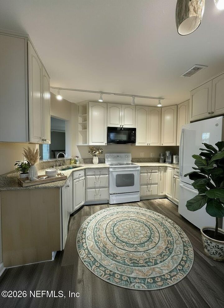 Property Photo:  3801 Crown Point Road 3081  FL 32257 