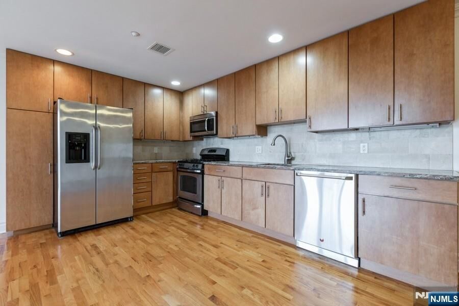 Property Photo:  17 Meadow Road 405  NJ 07070 