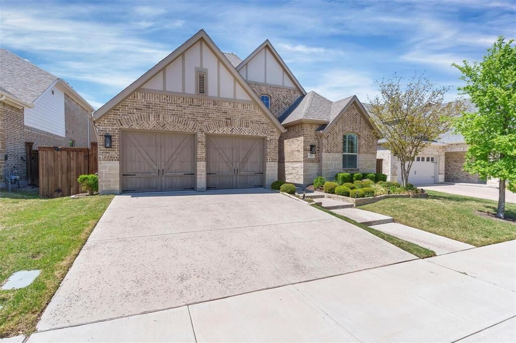Property Photo:  1928 Crested Ridge Road  TX 76008 
