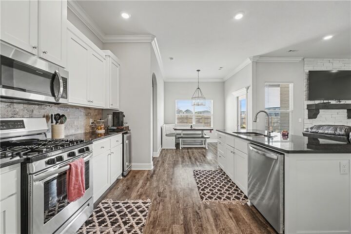 Property Photo:  3005 S 20th Street  AR 72758 