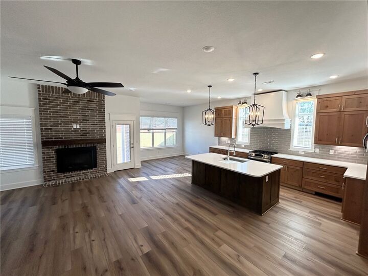 Property Photo:  711 S Baggett Street  AR 72753 