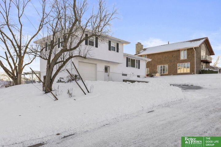 Property Photo:  2001 Hampton Drive  NE 68061 