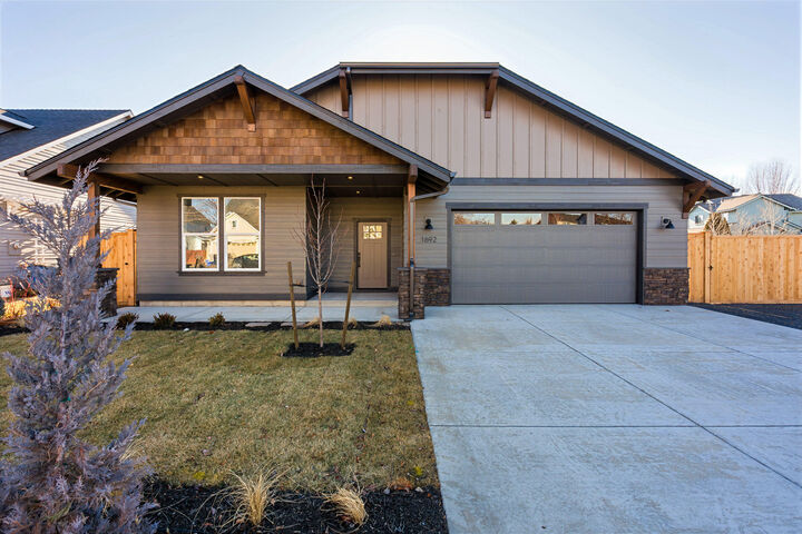 Property Photo: 1692 NW Larch Avenue OR 97756
