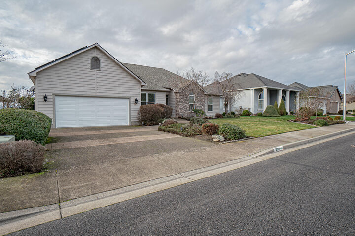 Property Photo:  198 Prairie Landing Drive  OR 97524 