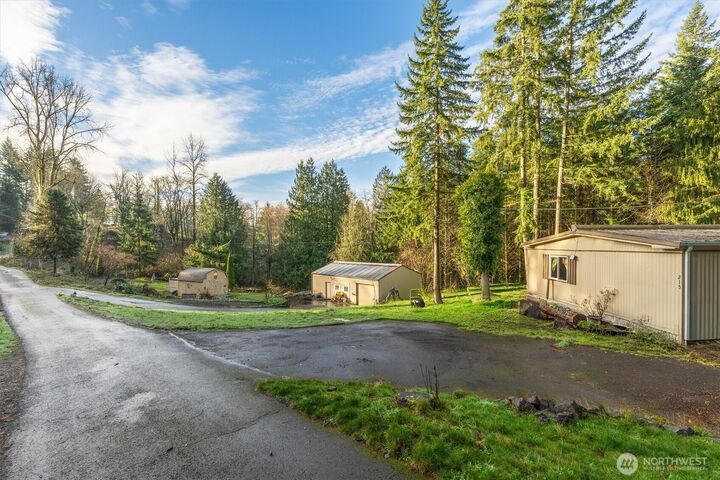 Property Photo:  215  North Avenue  WA 98626 