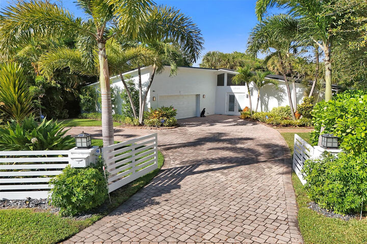 Property Photo:  2525 SE 7th Drive  FL 33062 