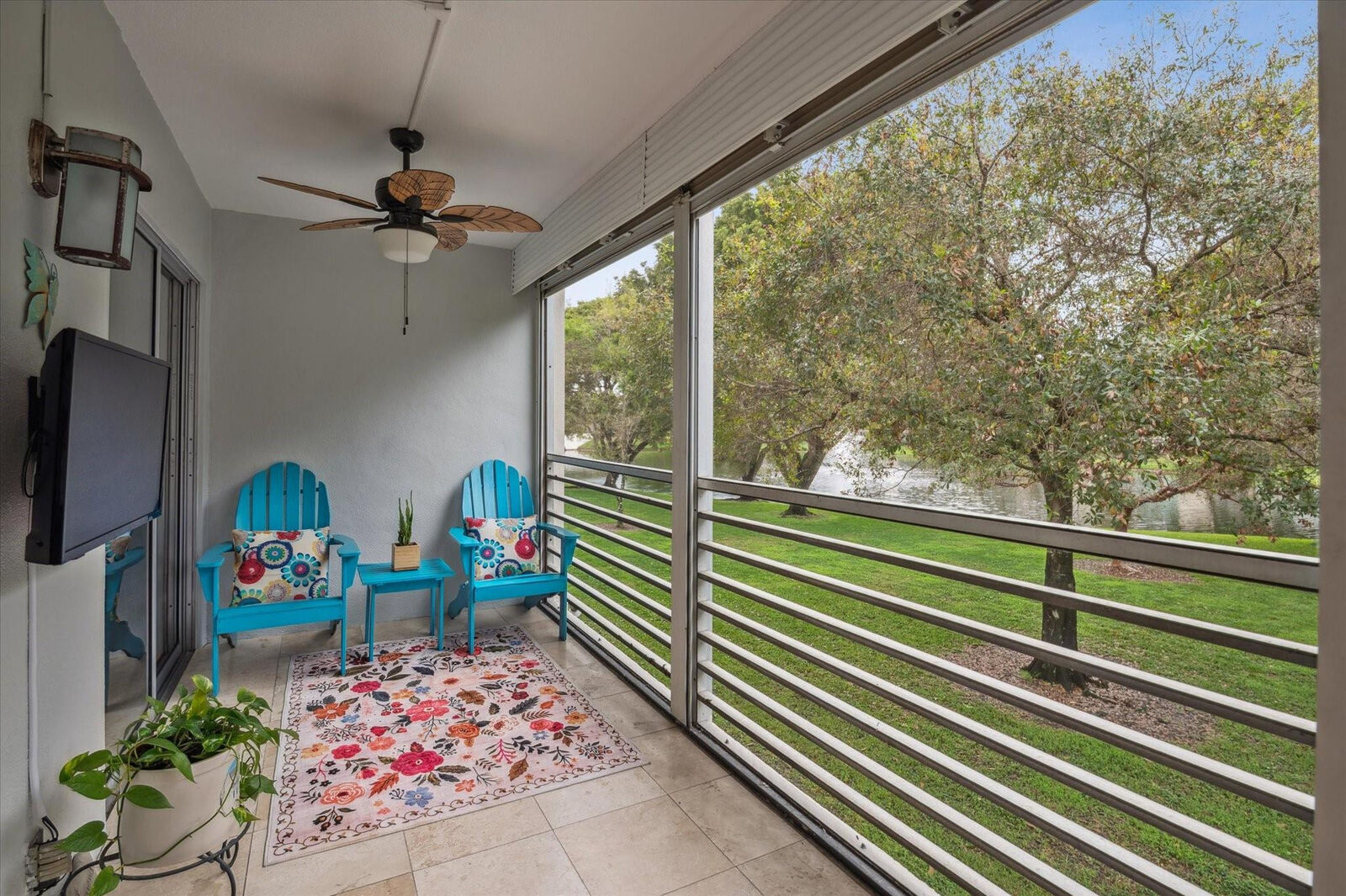 Property Photo:  2202 Lucaya Bend L2  FL 33066 