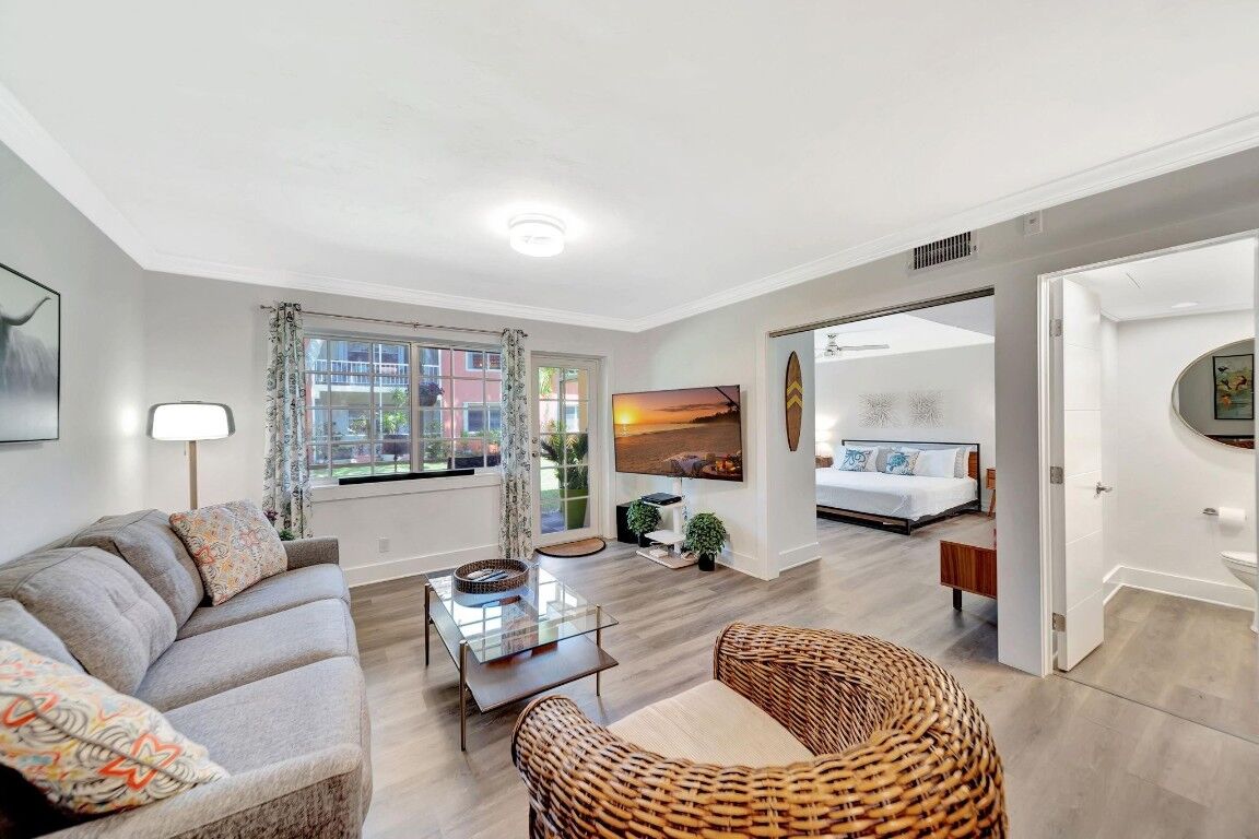 Property Photo:  200 NE 19th Court 109 M  FL 33305 