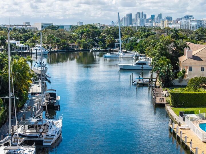 Property Photo:  1332 Bayview Drive 401  FL 33304 