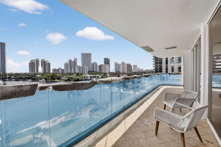 Property Photo:  19707 Turnberry Way 7F  FL 33180 