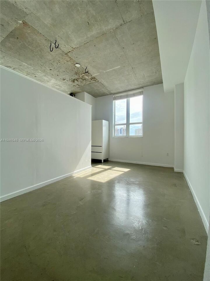 Property Photo:  234 NE 3rd St Lph05  FL 33132 