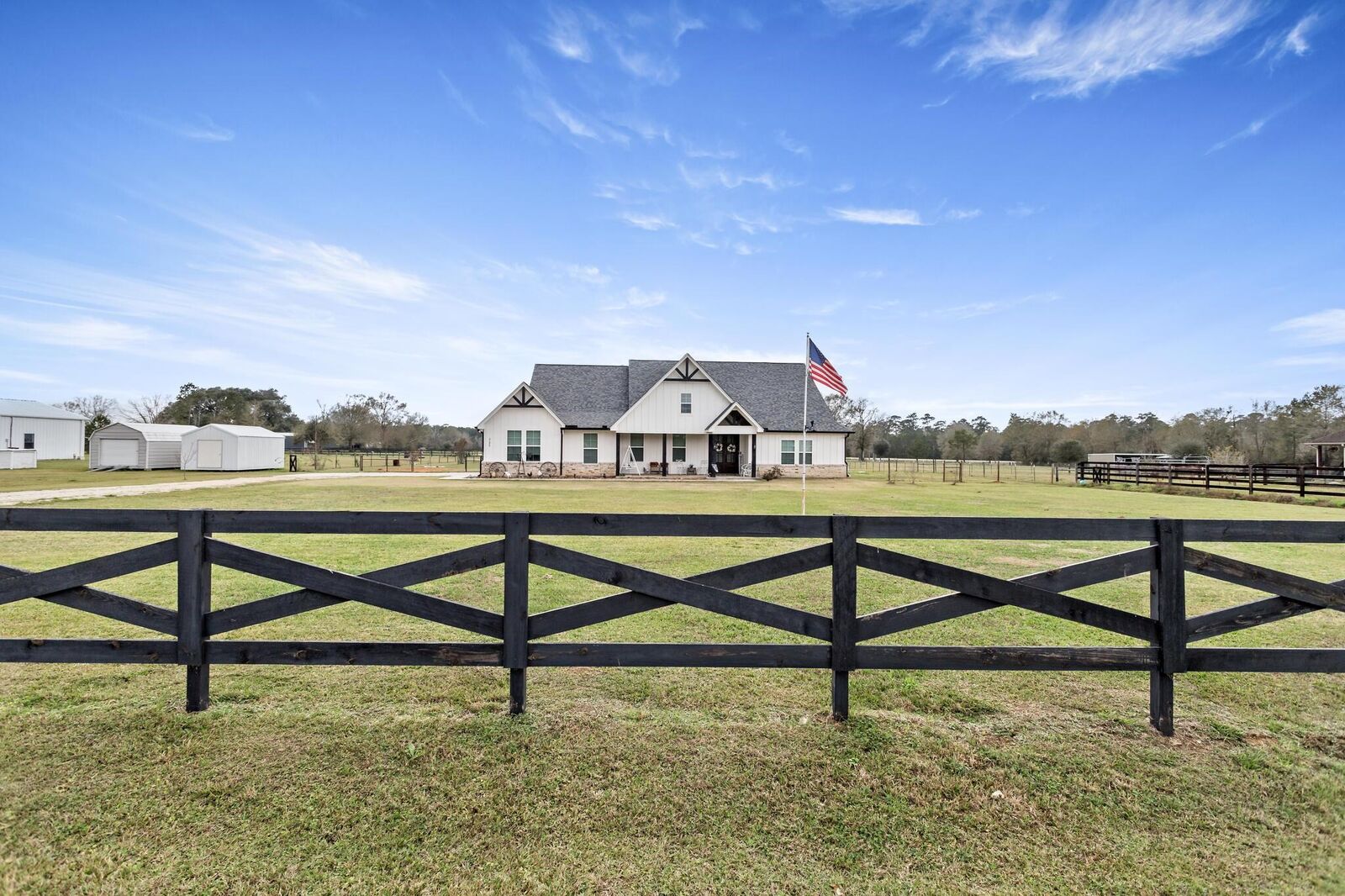 Property Photo:  225 Private Road 5210  TX 77612 