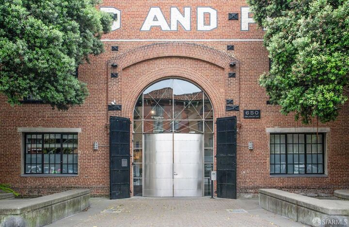 Property Photo:  650 Delancey Street 108  CA 94107 