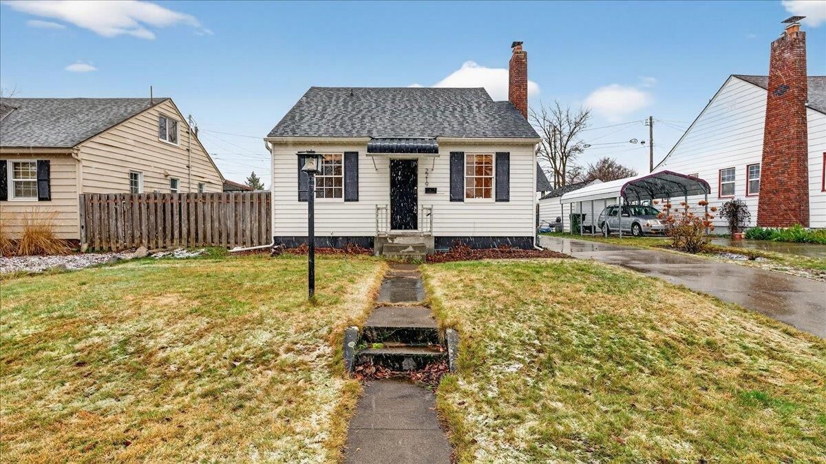 Property Photo:  2219 W Carlisle Ave  WA 99205 