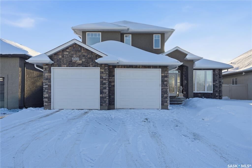 Property Photo:  215 Beechwood Crescent  SK S7V 1K6 