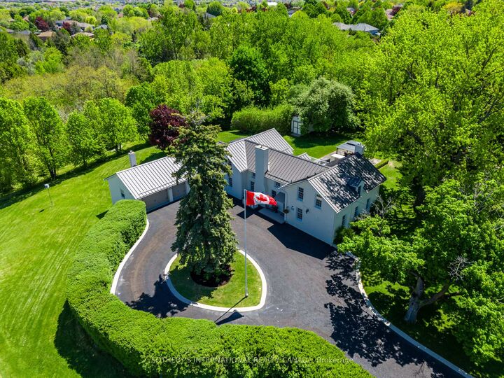 Property Photo: 220 Old Yonge Street ON L4G 6J6
