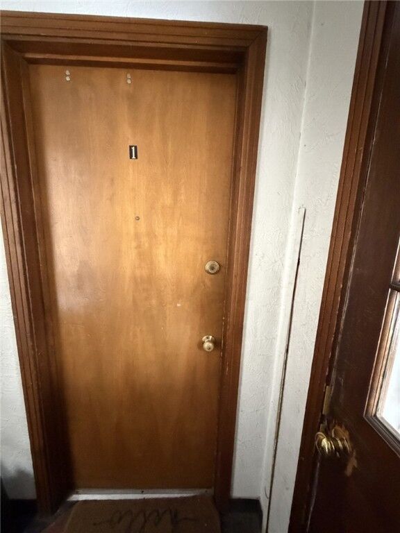 Property Photo:  5839 Darlington Rd 1  PA 15217 