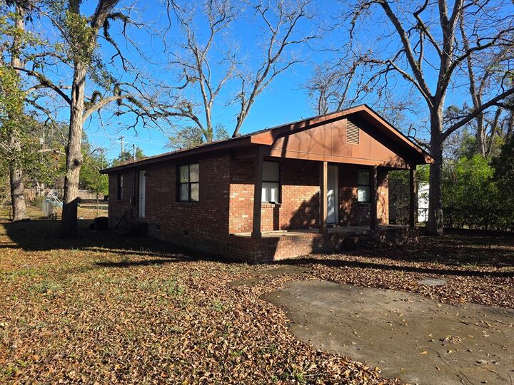 Property Photo:  180 Lincoln Place  GA 31730 